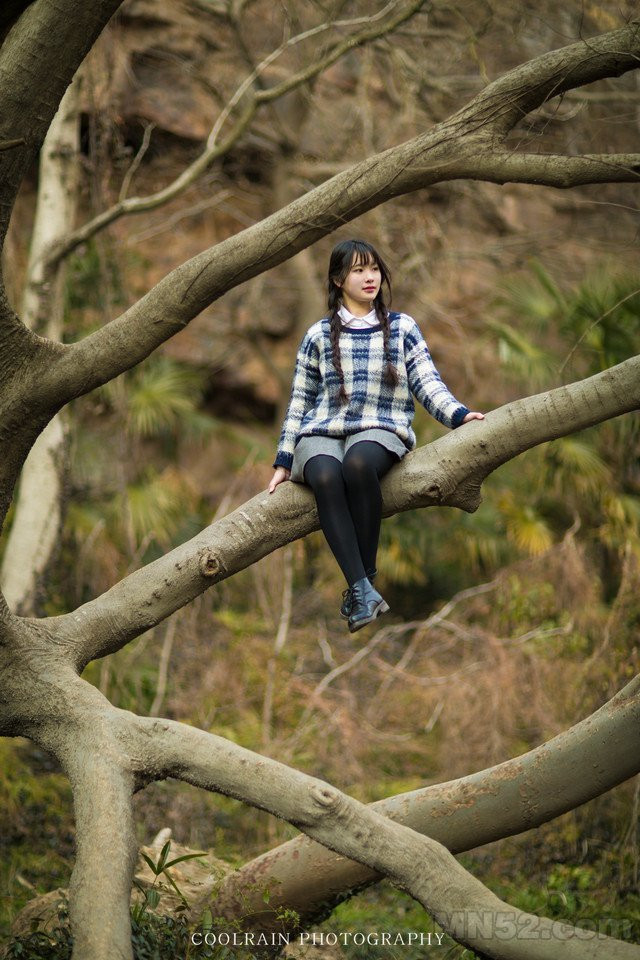 双辫女孩森林阳光唯美写真