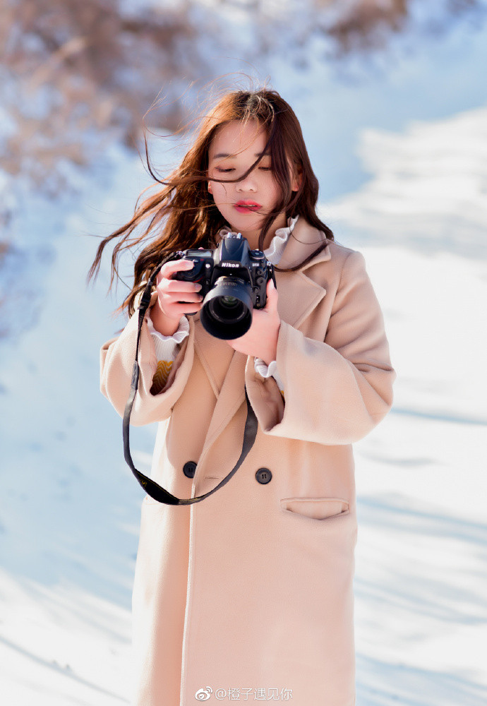 雪地里写真清纯美女图片