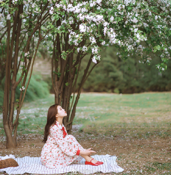 户外高清美女图片