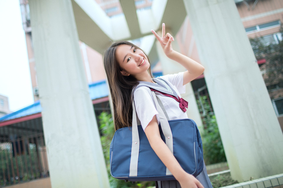 清纯美女校花校服美眉清新动人