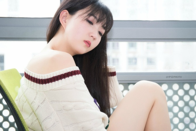 «让时光停留»清纯美女喝牛奶可爱写真