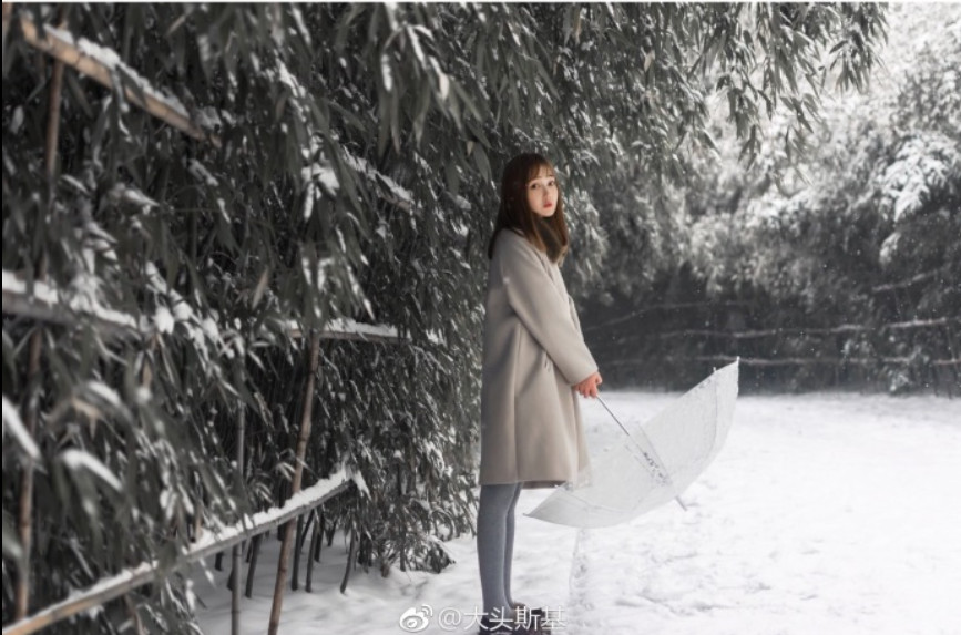 清纯美女柠萌妹雪地里唯美写真