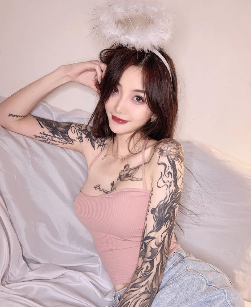 清纯甜美的纹身美女小仙女图片