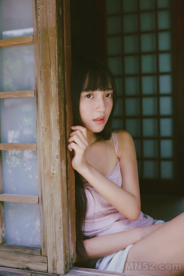 邻家美少女羞涩纯情写真照