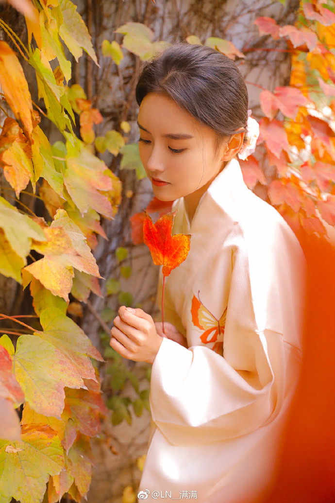 中央戏剧学院清纯美女雨神是女神日本和服秋日